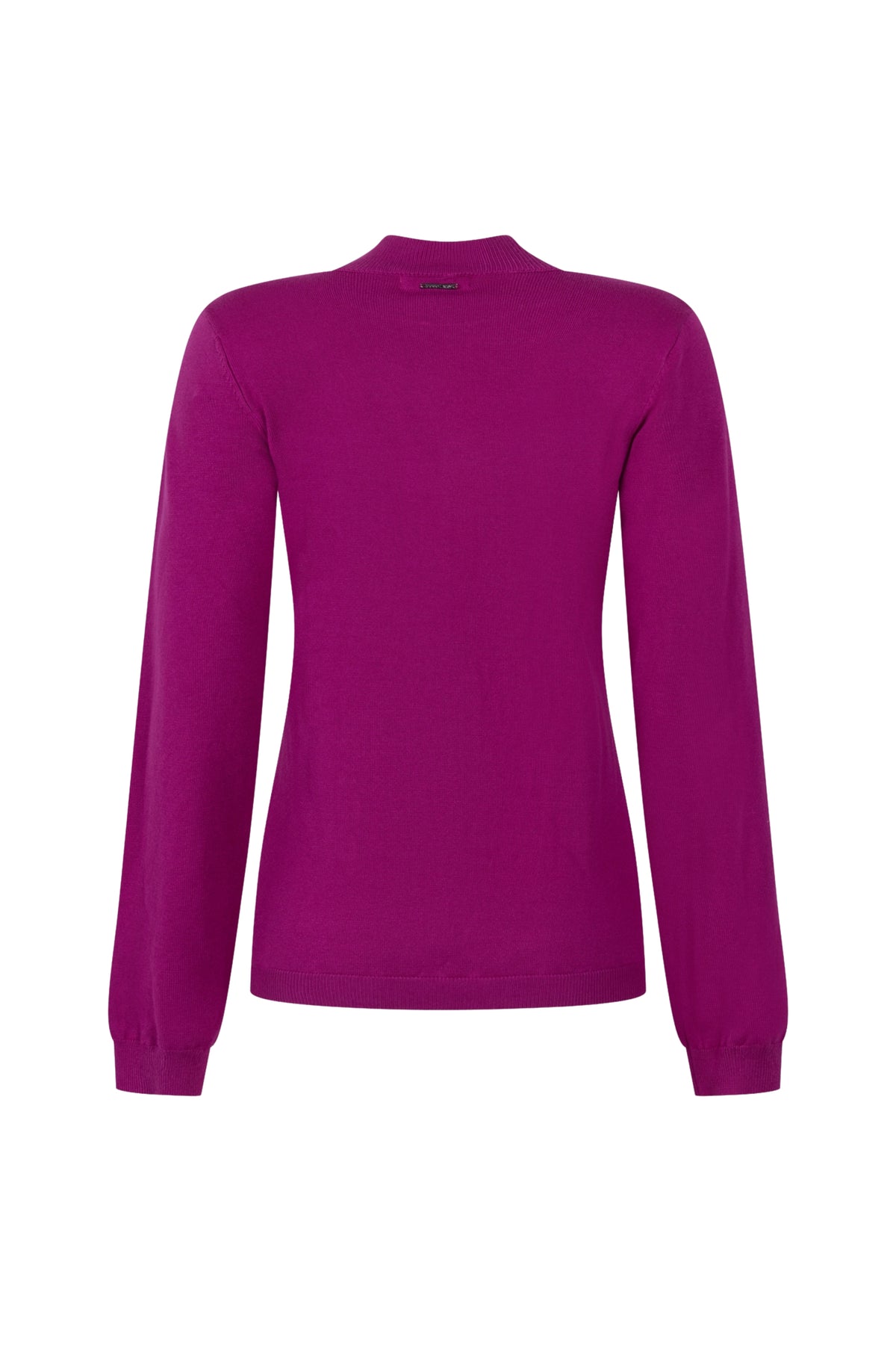 Zoso Kim Violet sweater in paars met kabelpatroon en ronde hals, gedragen door model op witte achtergrond.