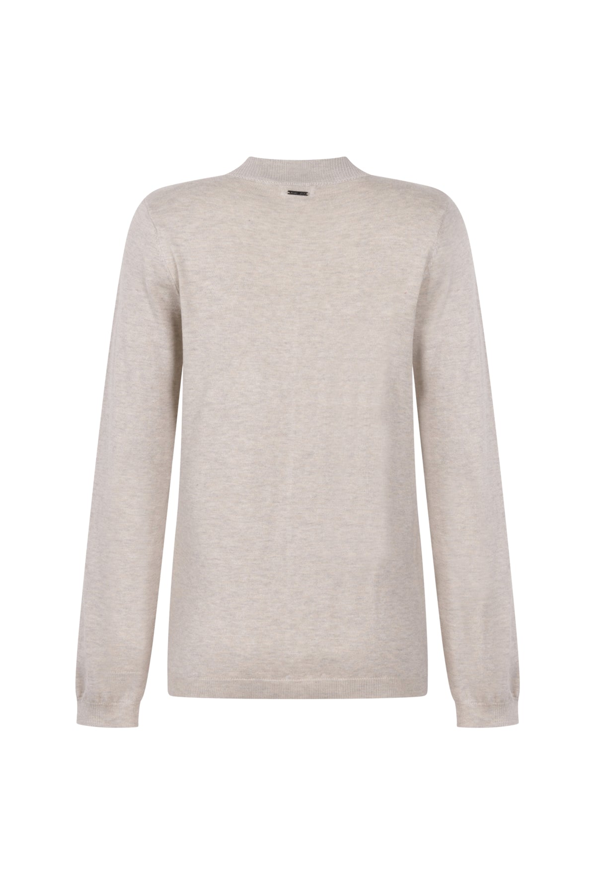 Zoso Kim beige sweater met lange mouwen en ronde hals, gedragen door een model, voor een casual en stijlvol uiterlijk.