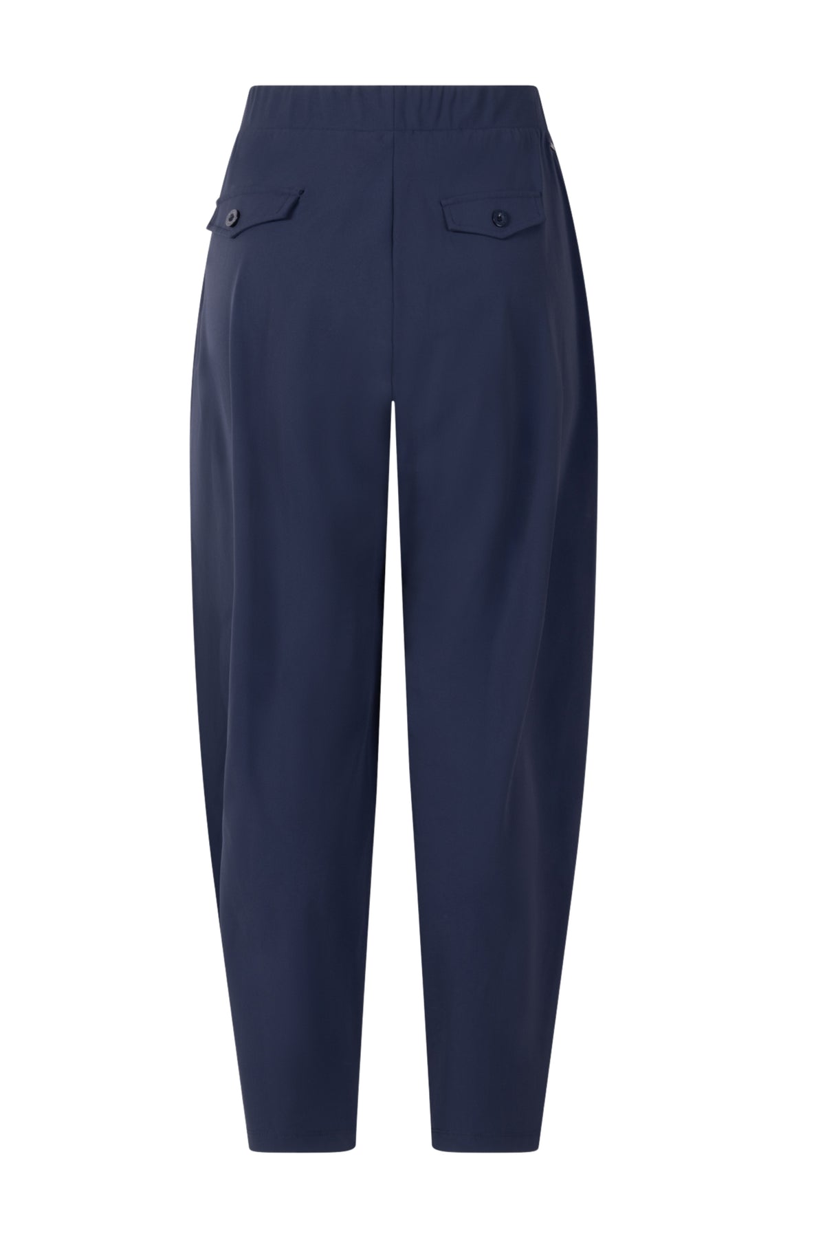 Navy blauwe Sascha reisbroek van Zoso, getoond op een model met elastische taille en comfortabele pasvorm.