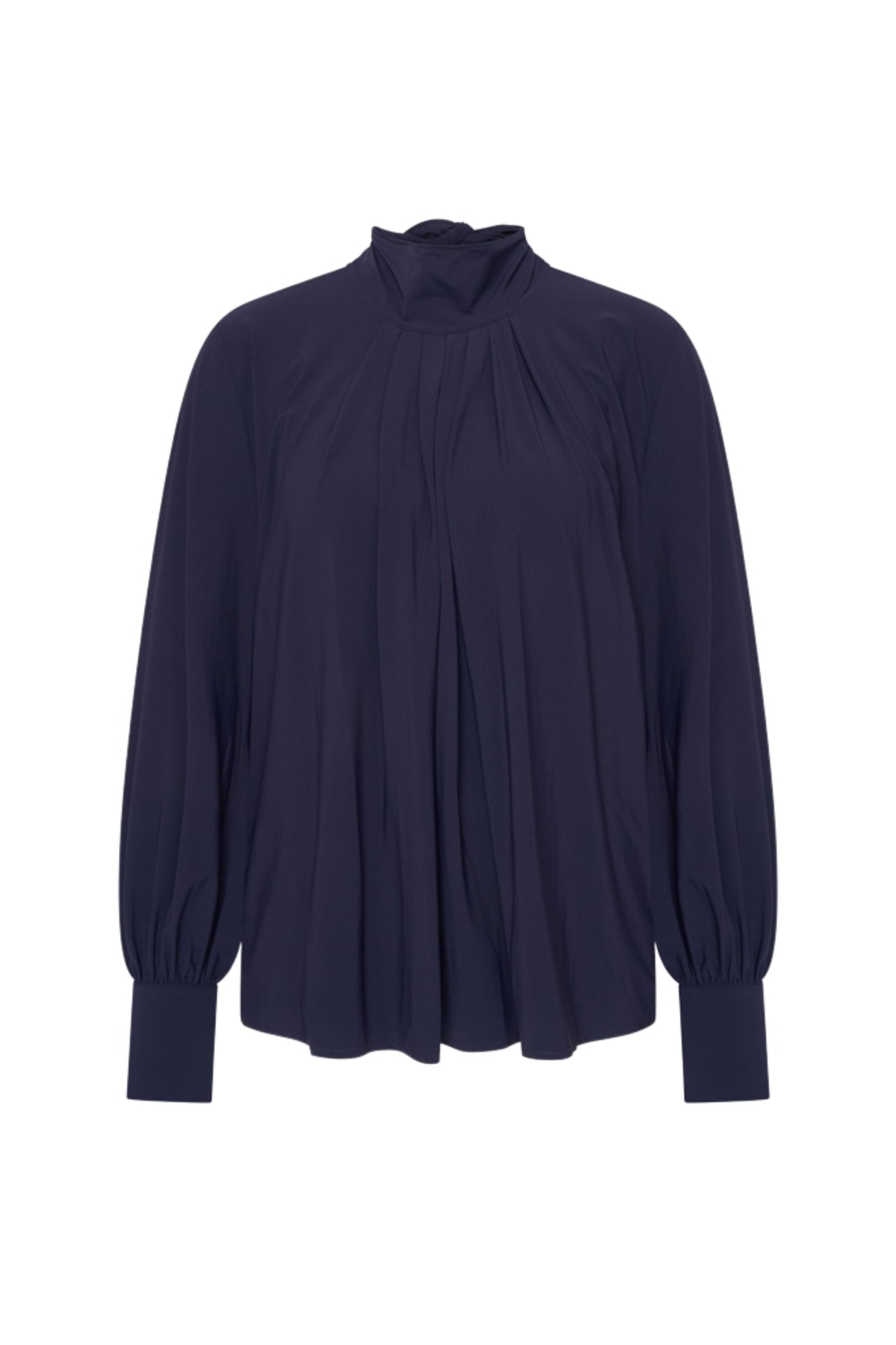 Navy blauwe reisblouse met strikdetail van Mi Piace, getoond in een model met de blouse los gedragen.