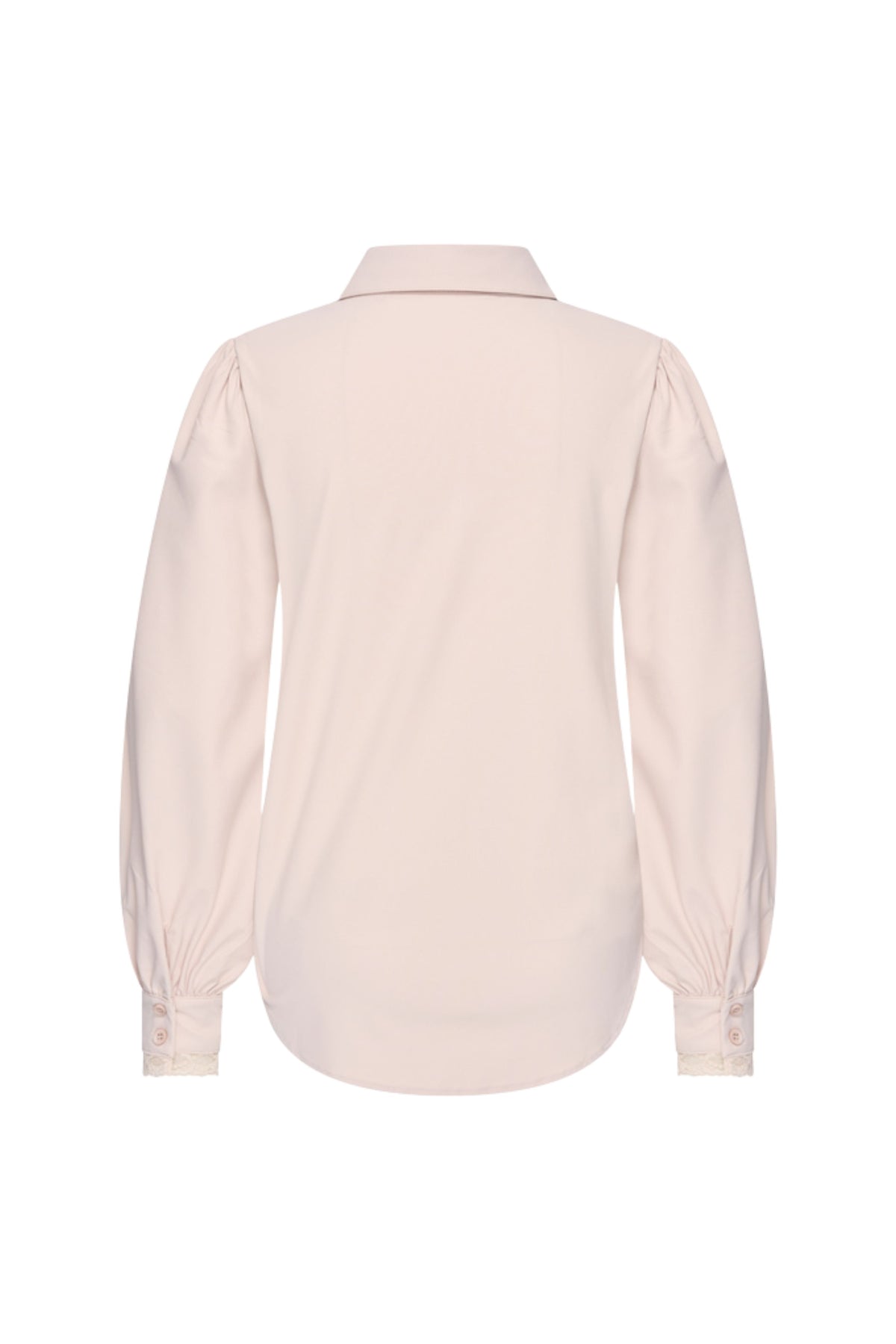 Lichte reisblouse van kant in wit, Mi Piace Lace Mist 202872, met elegante details en comfortabele pasvorm.