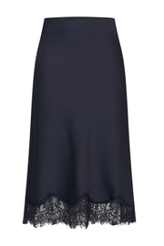 Lichte navy satijnen rok met kanten details van Mi Piace, elegant en vloeiend, ideaal voor speciale gelegenheden.