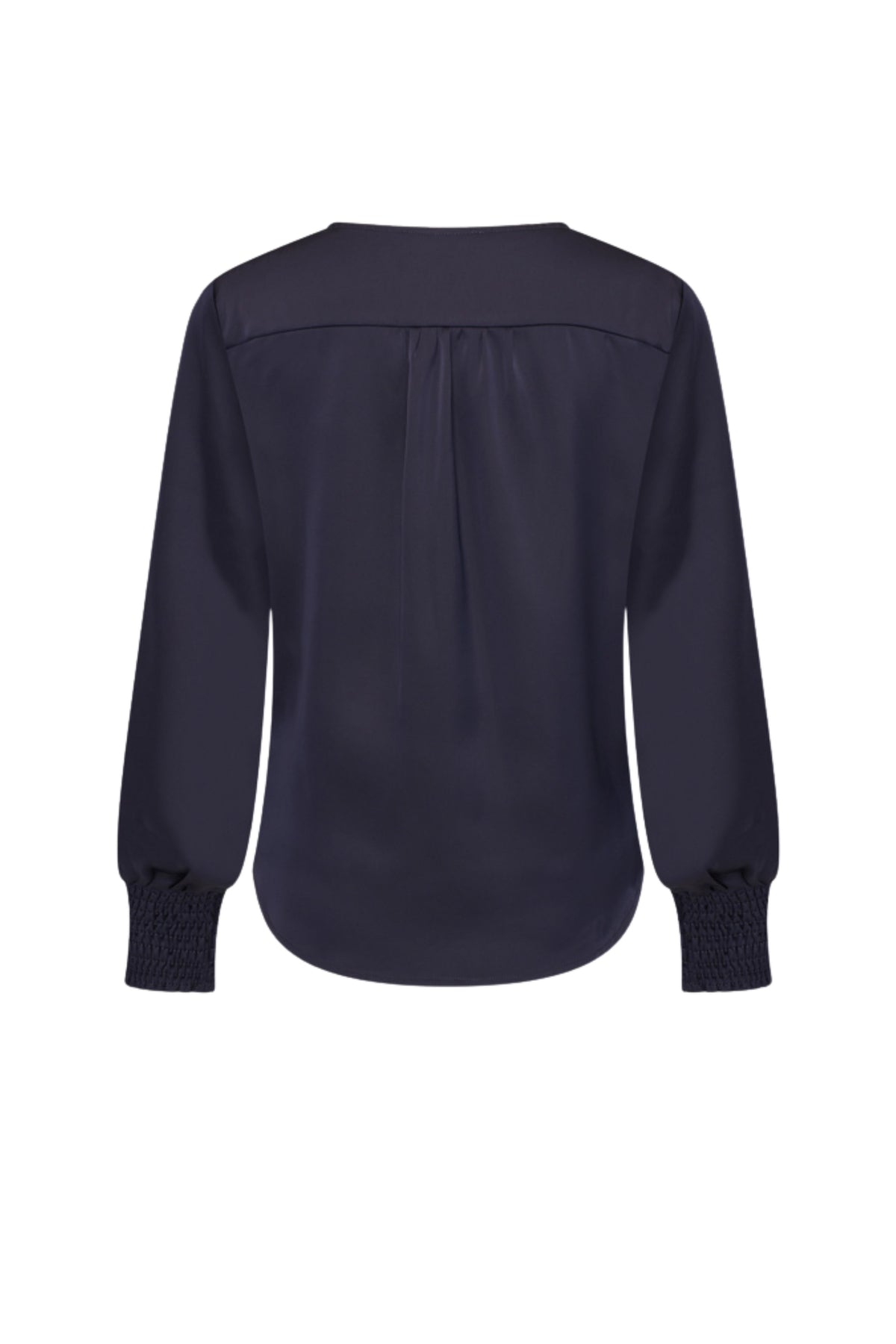 Navy blauwe satijnen blouse met strikdetail van Mi Piace, elegante en stijlvolle damesblouse op een witte achtergrond.