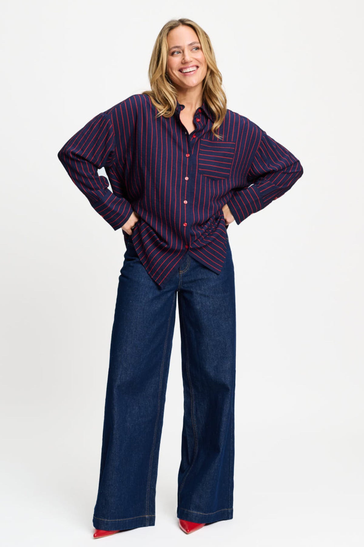 Blouse Beau Twill gestreept blauw van POM Amsterdam, close-up van de stof en streeppatroon.