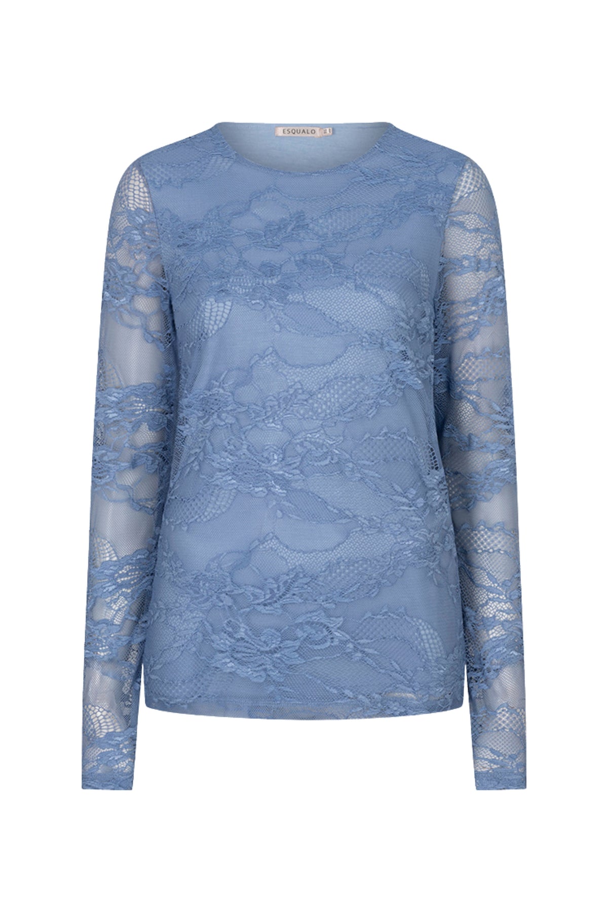 Lichtblauw kanten top van EsQualo, model Monique, met elegante details en fijne textuur, gedragen op een witte achtergrond.