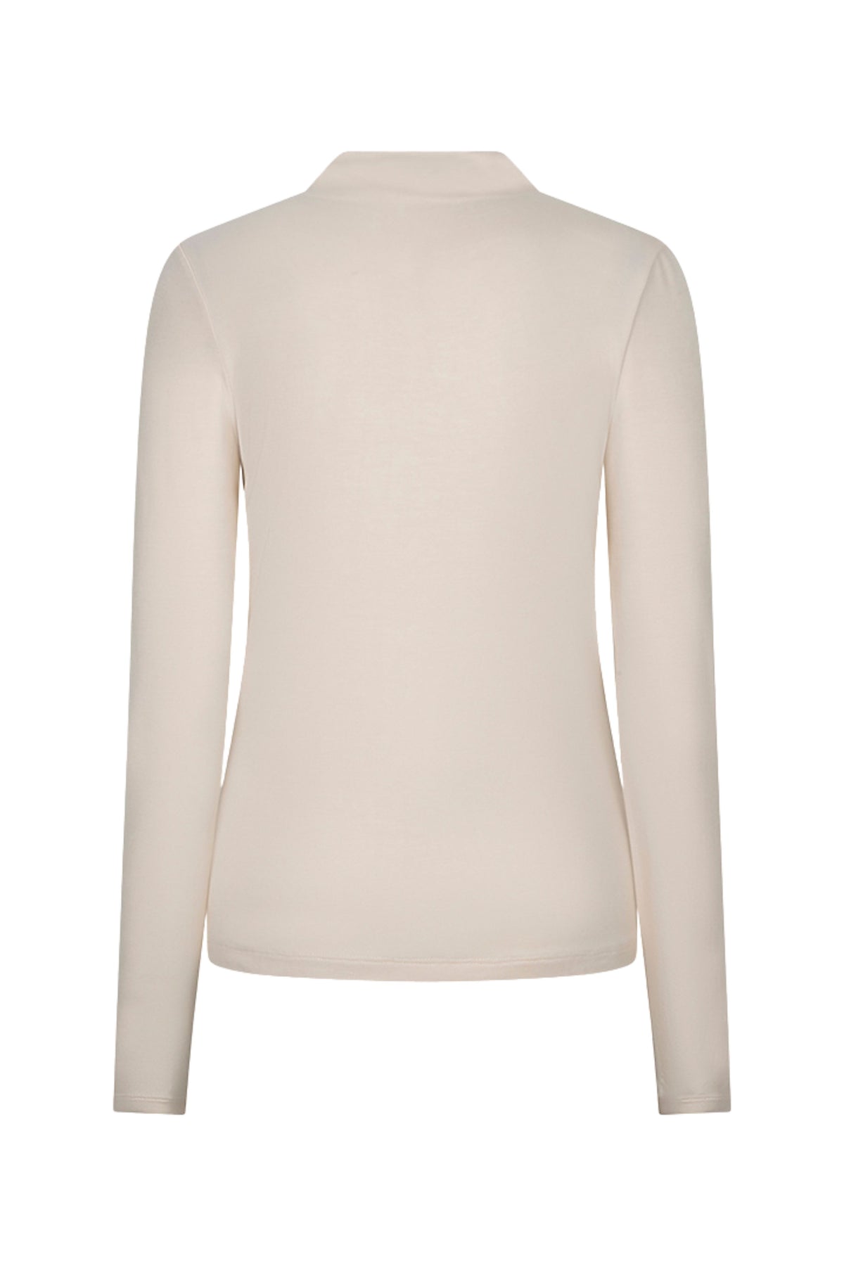EsQualo Top Turtle Basic Vanilla, lichtgewicht dames top met ronde hals in beige, gedragen door een model, detailfoto.