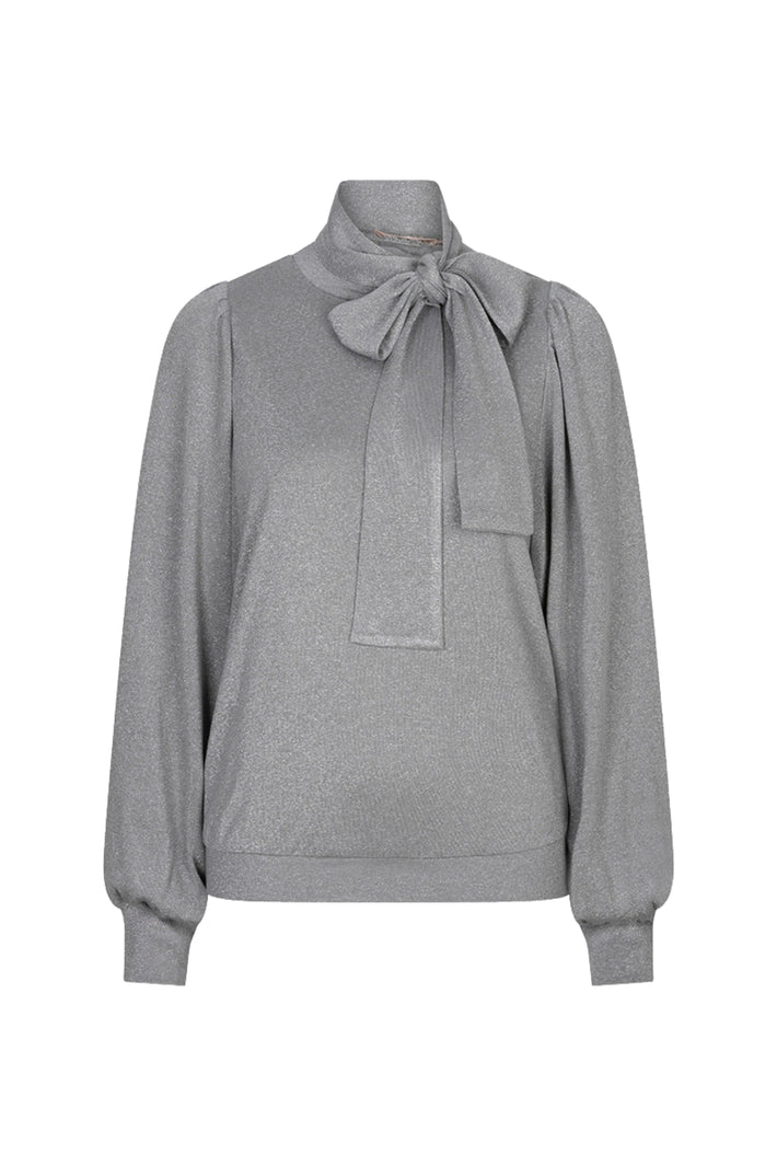 Zilveren lurex blouse van EsQualo met wijde mouwen en strakke pasvorm, ontworpen voor een elegante look.