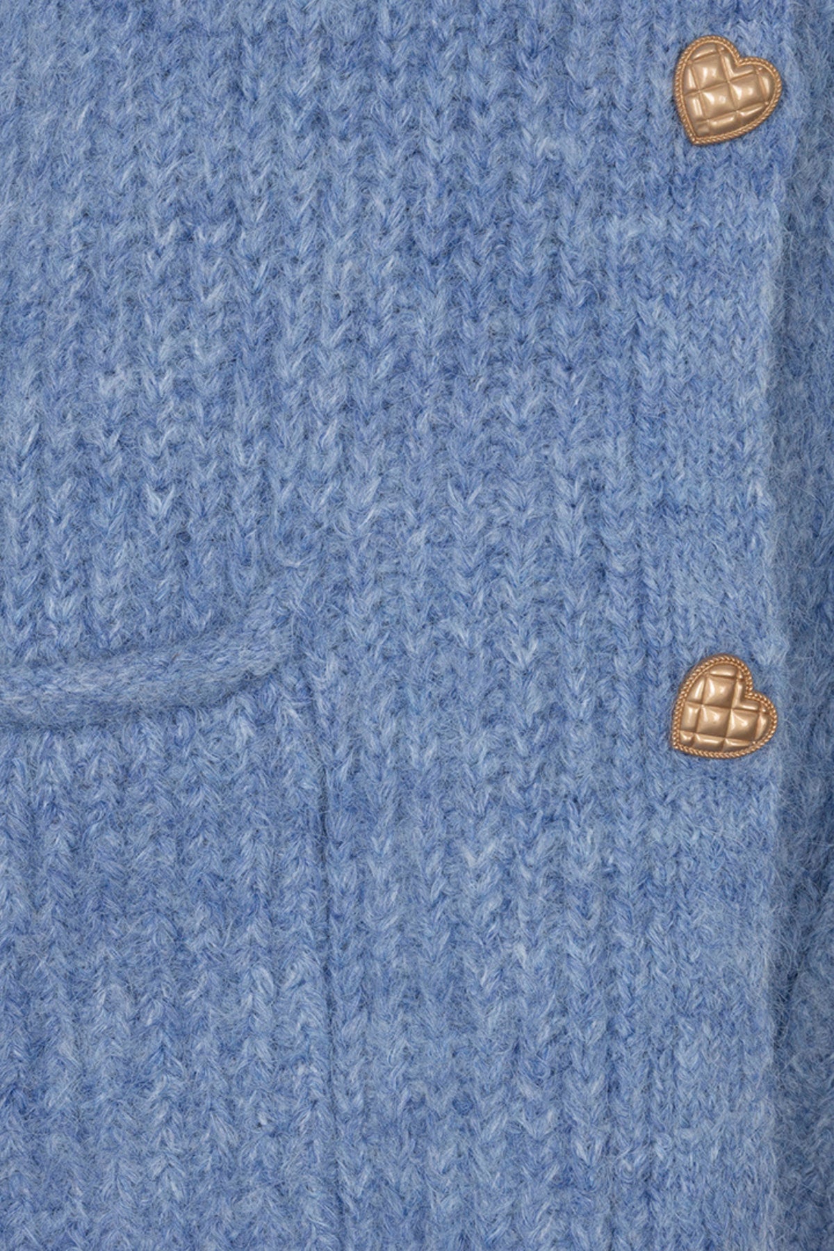 Donkere sky blue vest van EsQualo met sierknopen, model Monique, toont de stijlvolle pasvorm en details van de vest.