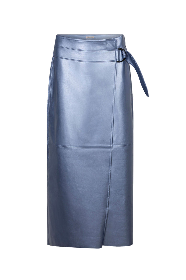 Donkere blauwe lange overlap rok van kunstleer door EsQualo, model Monique, maat W26.11704, op een witte achtergrond.