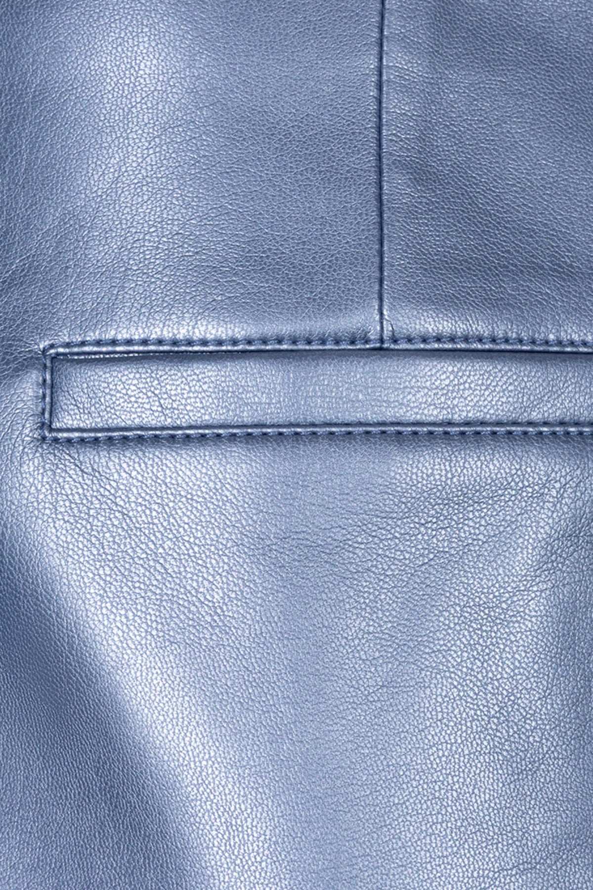 Donkere blauwe lange rok van EsQualo met overlappende details en PU-materialen, model Monique, voor een elegante uitstraling.