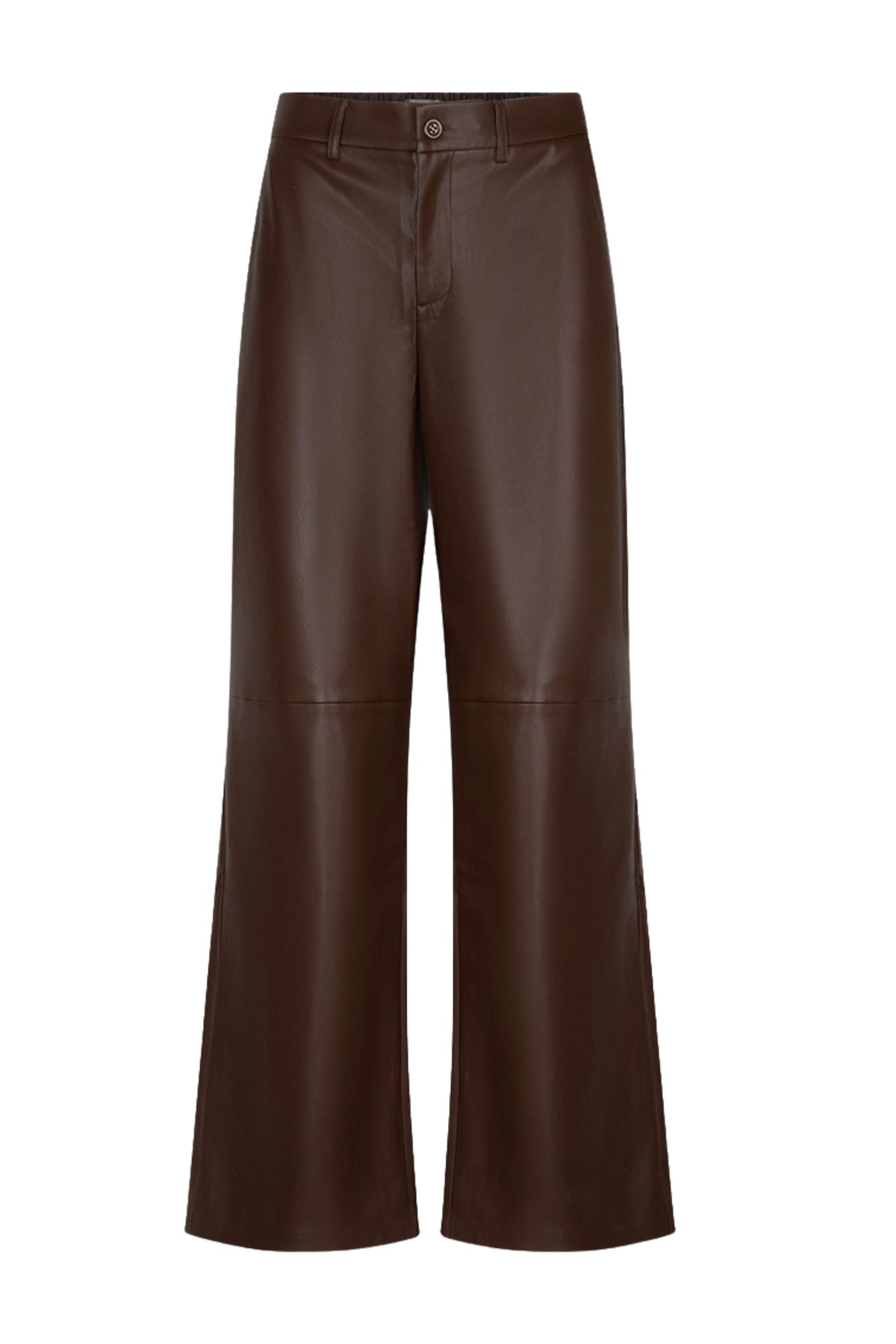 Brede EsQualo PU broek in koffiebruin, wijde pasvorm, model MONIQUE, getoond op een model op de foto.