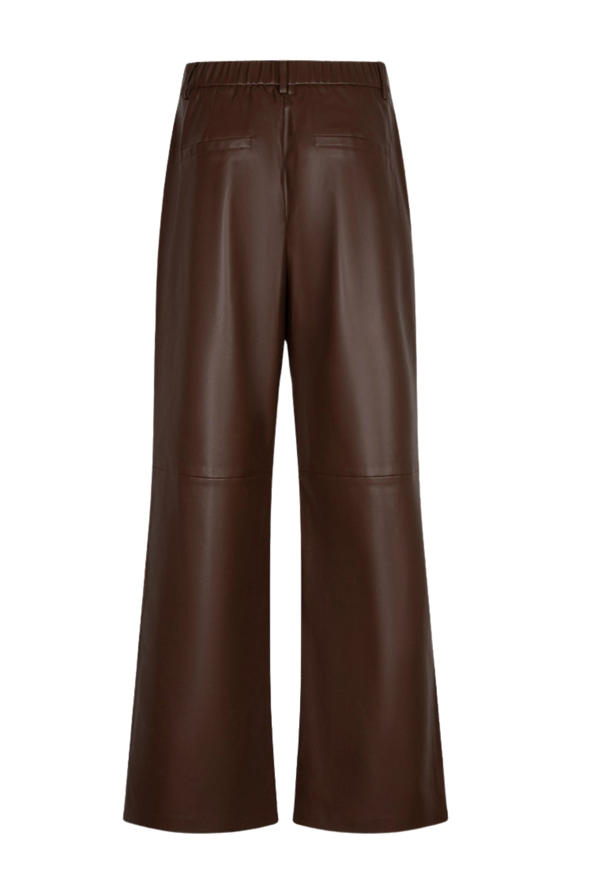 Lichte brede PU-broek van EsQualo in koffiebruin met wijde pijpen, gedragen door een model op de foto.