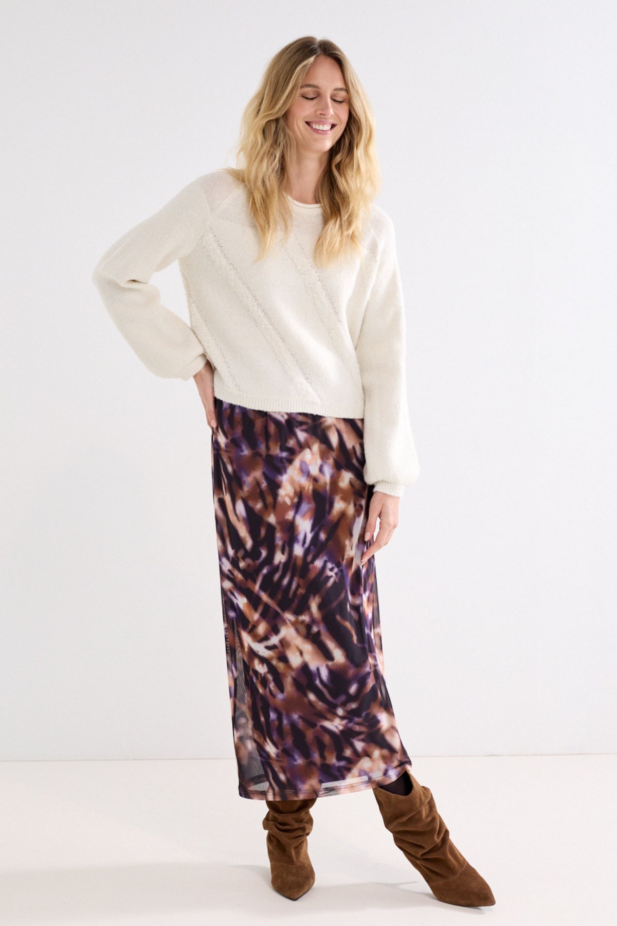 Lila winterrok Tramontana Eclipse Print C15-22-201 op een model, gedetailleerde print en zachte stof zichtbaar.