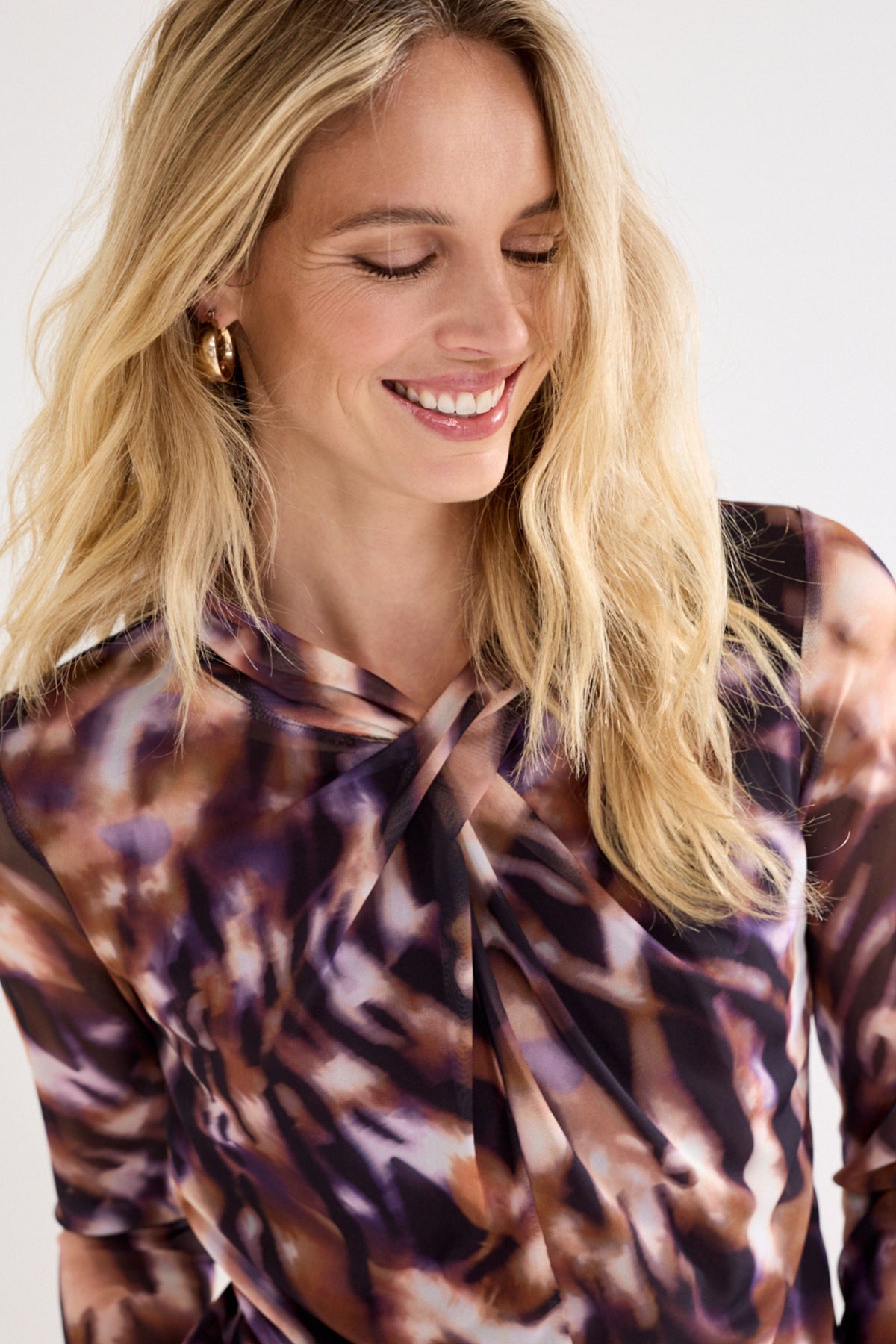 Lila winter top met eclipsenprint van Tramontana, model C15-22-401, zichtbaar in de afbeelding.