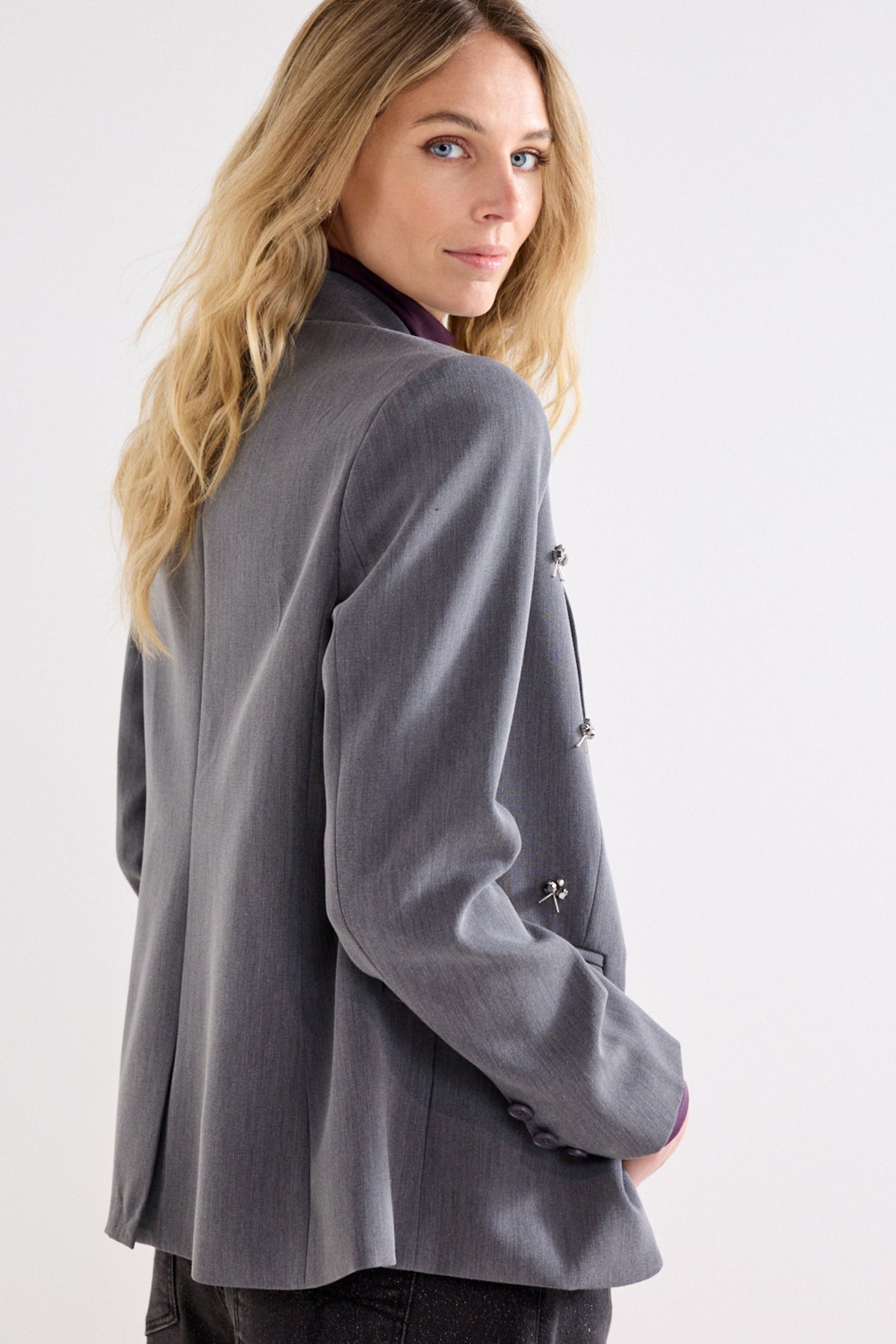 Blazer Tramontana Graphite Melange met embellishments, stijlvolle damesjas met decoratieve details en moderne pasvorm.