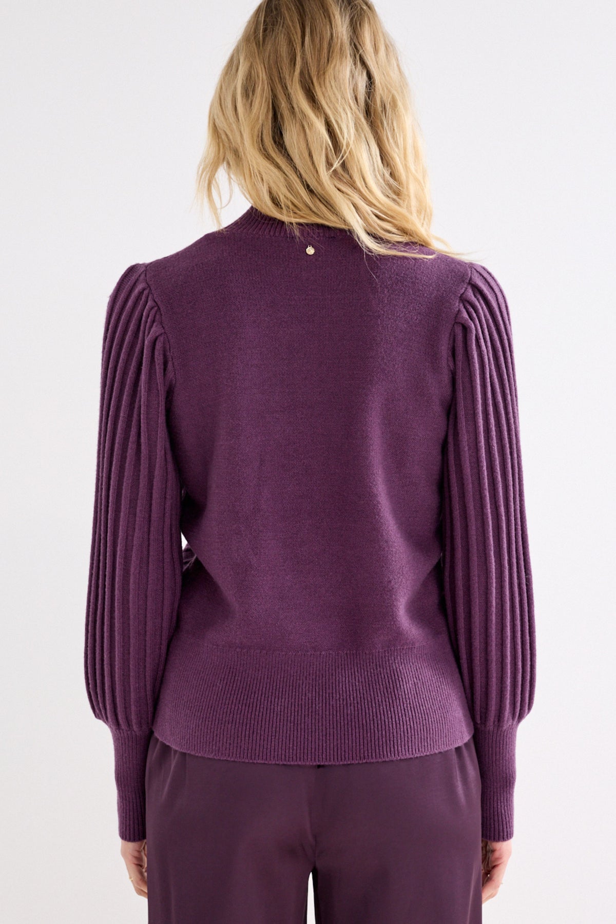 Lila en zwarte Tramontana truipuff met lange mouwen en ronde hals, modieus en comfortabel voor dames.