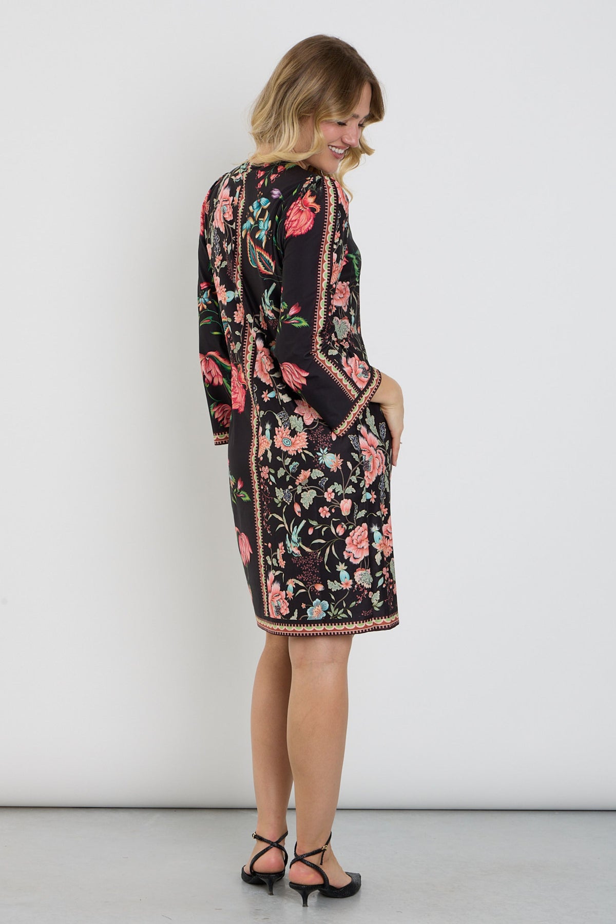 K-design bloemenprint jurk met lange mouwen en V-hals, model Monique, geschikt voor casual en feestelijke gelegenheden