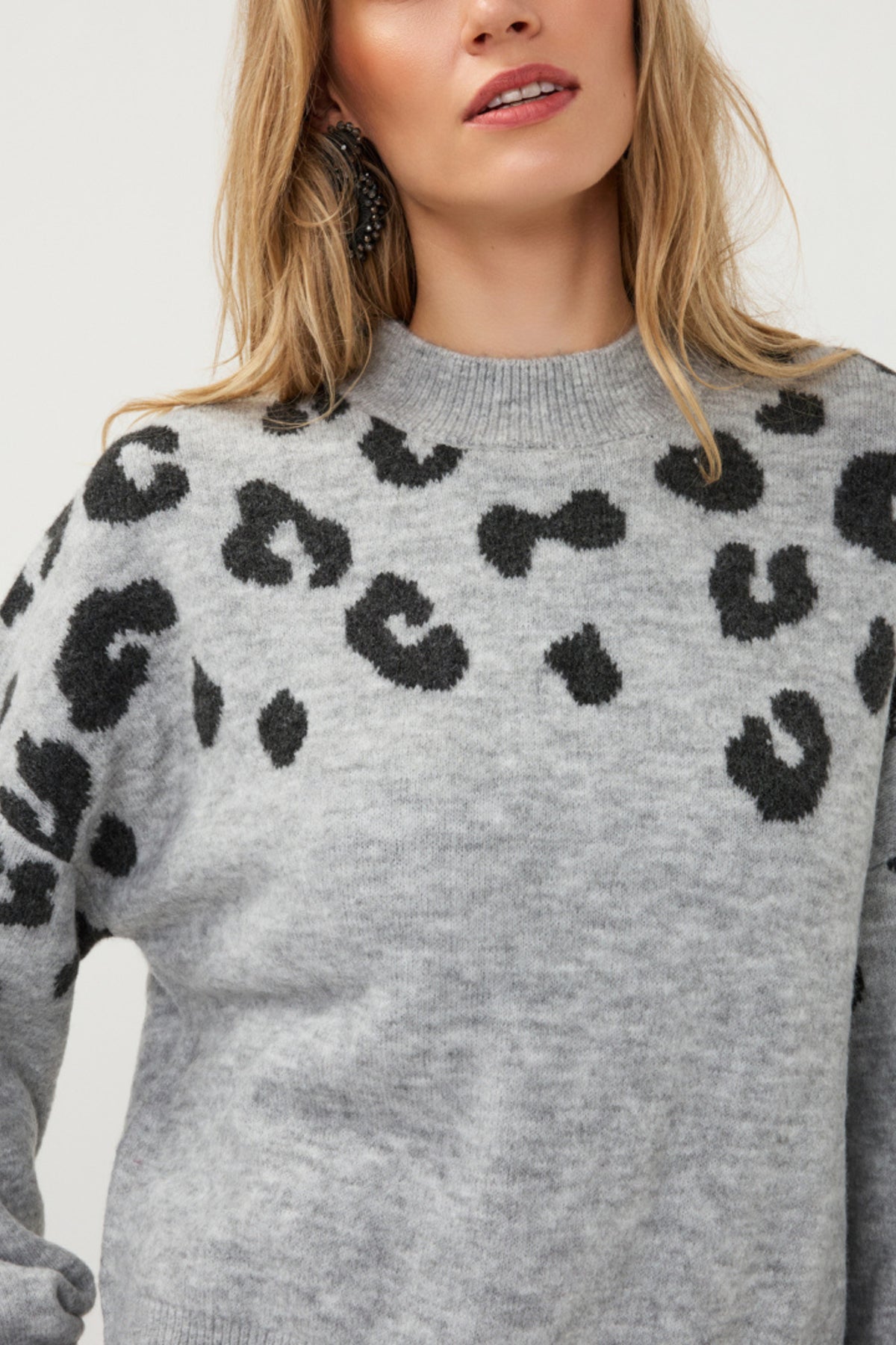 Lichte grijze melange leopard trui van EsQualo, comfortabel en stijlvol voor casual draagstijl.