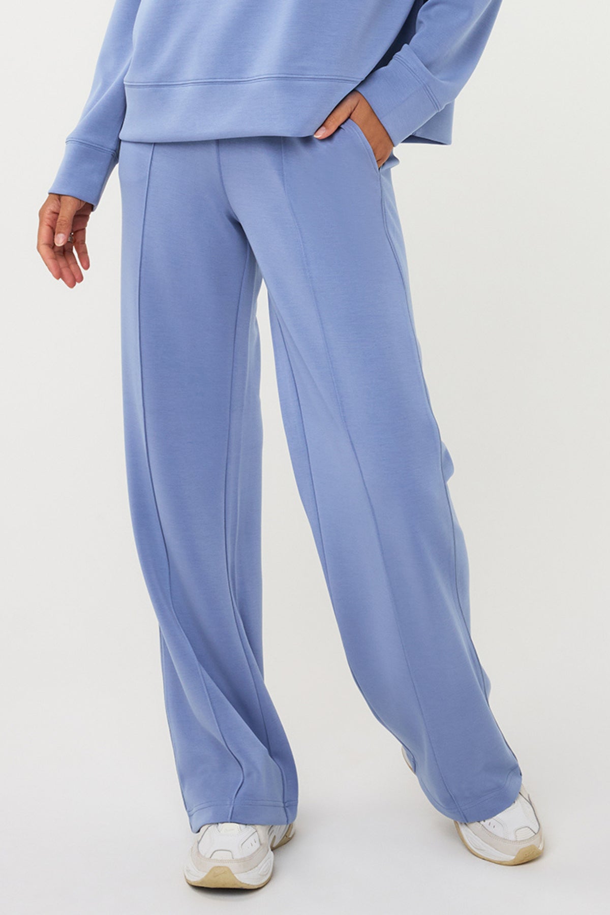 Donkere sky blue modal joggerbroek van EsQualo met elastische taille en rechte pijpen, comfortabel en modieus voor dagelijks gebruik