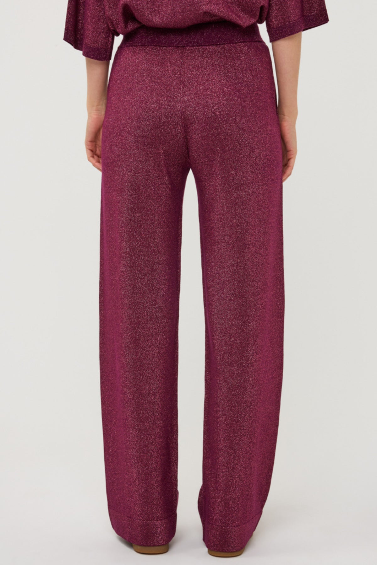 Lurex broek van EsQualo met beetpatroon, wijdvallend ontwerp, in zwarte en metallic kleuren, wijdvallende damesbroek voor feestelijke stijl.