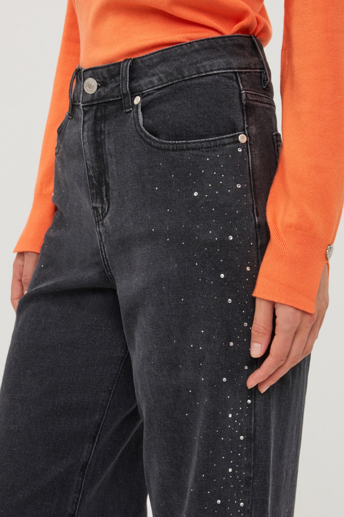 Zwart wijde jeans van denim met rhinestones, van het merk EsQualo, maat W26, model Monique.