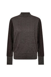 Donkere grijze trui van Freequent Fqbisolo Mole met ronde hals en zachte stof, gedragen door een model.