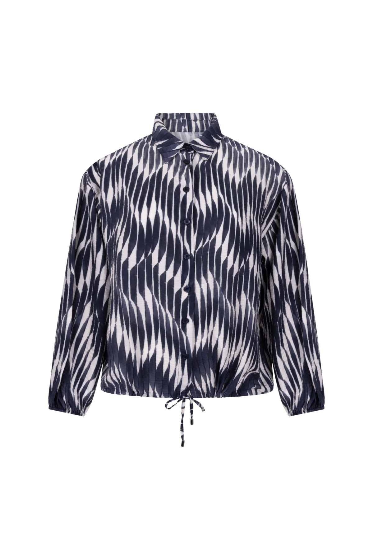 Blouse Nadia in navy en offwhite van Zoso, getoond in een close-up met details van de stof en pasvorm.