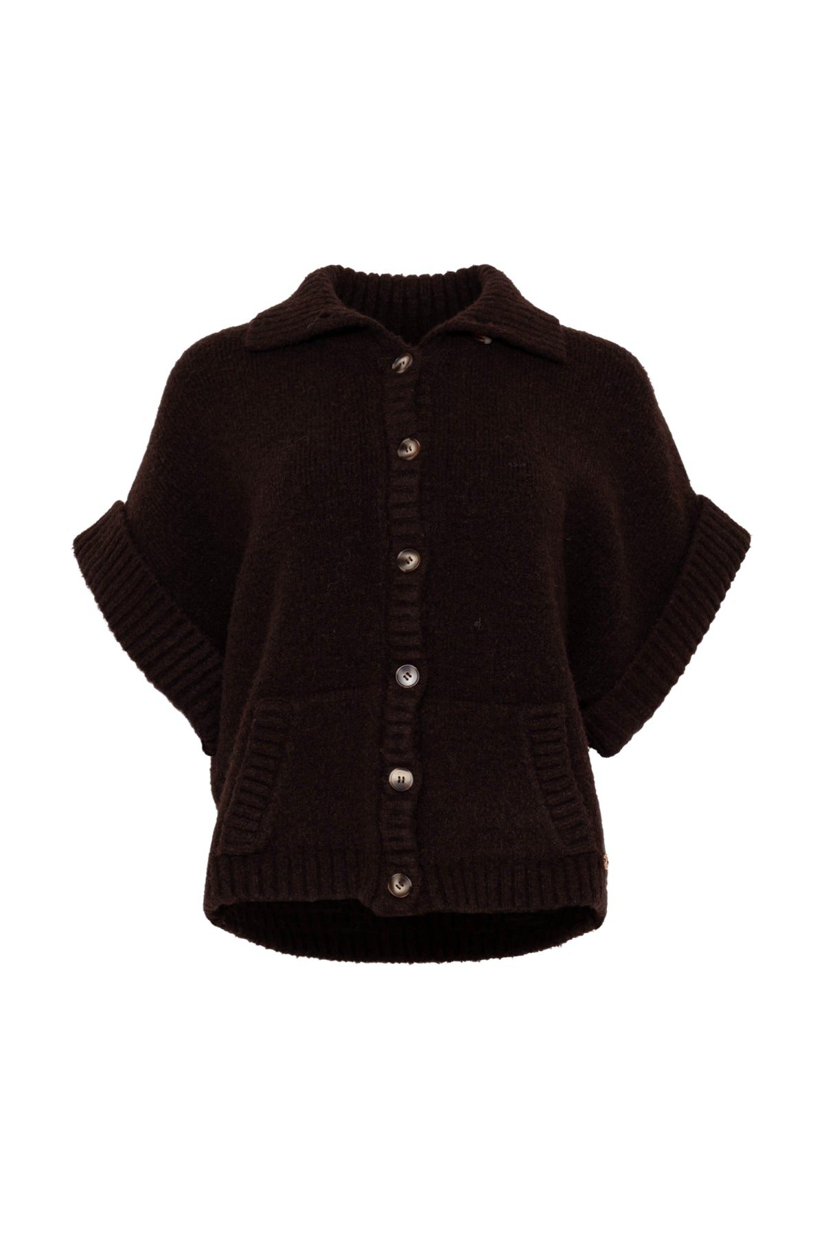 Chocoladebruine Zenan Gilet van Maicazz & Zizo, getoond op een model, met ritssluiting en comfortabele pasvorm.