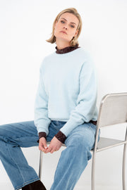 Lichtblauwe Zinesse Sweater van Maicazz & Zizo, getoond op een model, met comfortabele pasvorm en zachte stof.