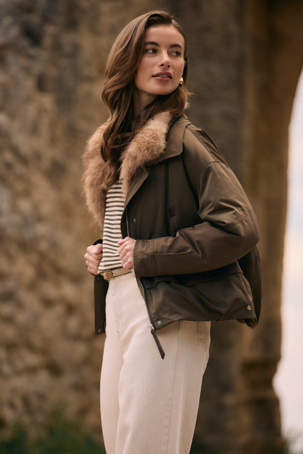 Donkerblauwe damesjas van Nukus, model Paula Moss NKF12013, met warme voering en stijlvolle pasvorm.
