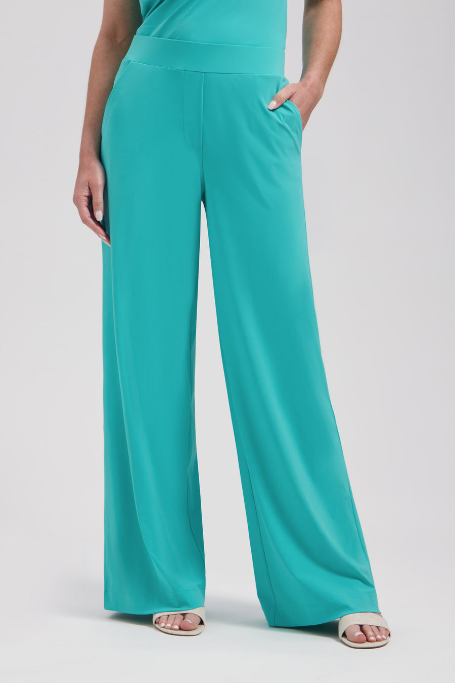 Lady Day reisbroek Mille Atlantis L14.375.3308 met elegante, comfortabele pasvorm, zichtbaar in de afbeelding.