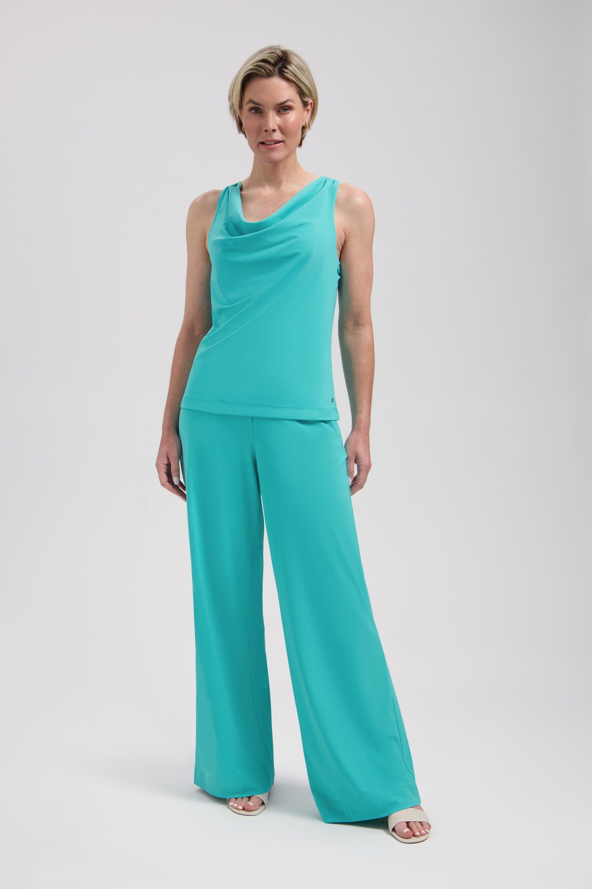 Ladylady Day reisbroek Mille Atlantis L14.375.3308, volledige lichaamsfoto, elegante reisoutfit in comfortabele stof.