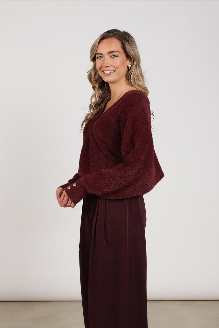 Lichte blauwe trui van Nukus met ronde hals en lange mouwen, model Beau Wrap Cherry NKF03081, geschikt voor casual draagstijl