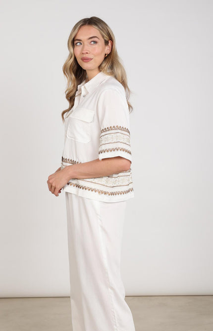 Nukus Blouse Bodine Embroidery Offwhite Camel NKS02113 Stretchshop.nl