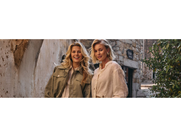 <h2><em>Online </em></h2>