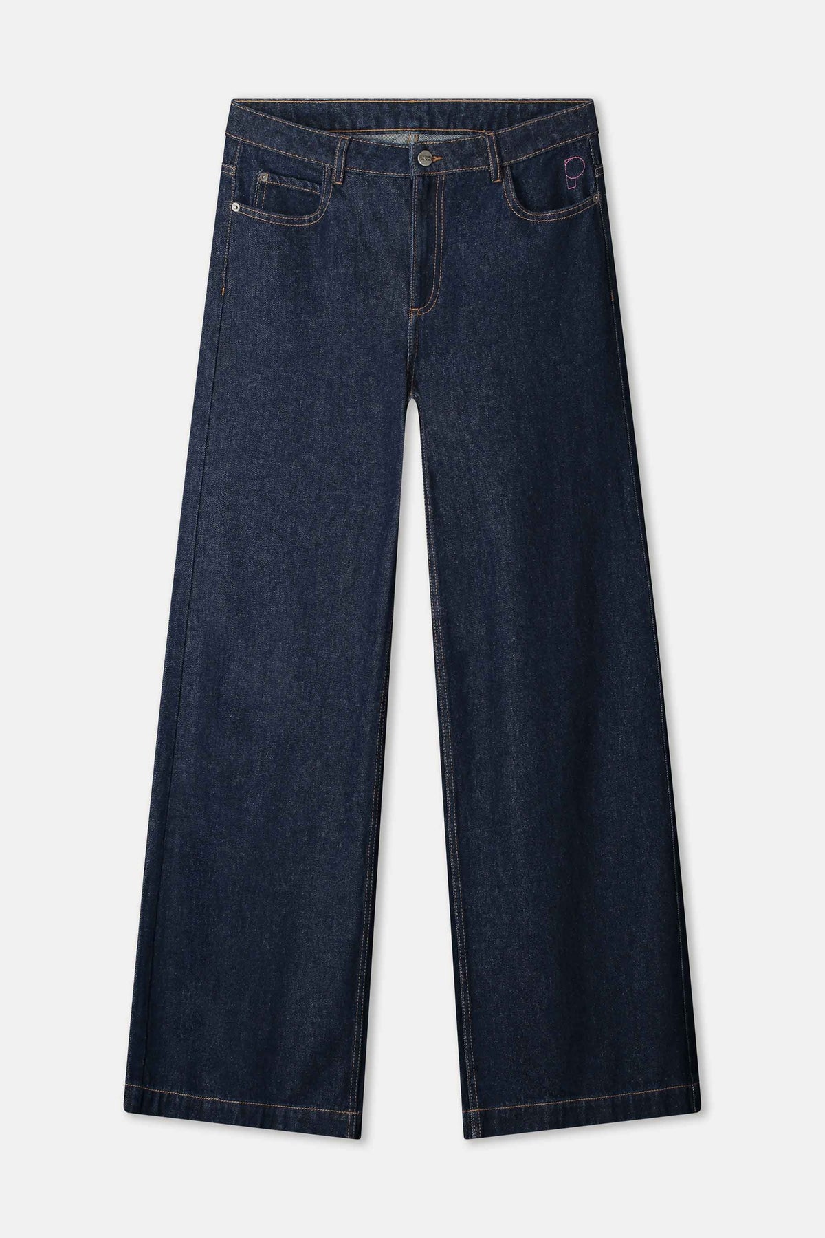 Donkerblauwe baggy jeans van POM Amsterdam met wijde pijpen en losse pasvorm, zichtbaar in de afbeelding.