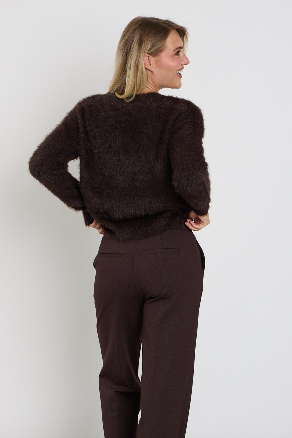 Roze vest van Red Button, fuzzy textuur, comfortabel en warm, geschikt voor casual draagstijl.