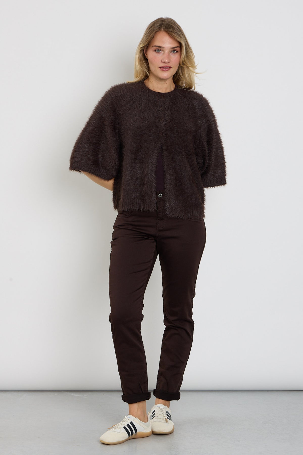 Lichte bruine Relax Jog broek van Red Button met comfortabele pasvorm en elastische taille, passend bij casual outfits.