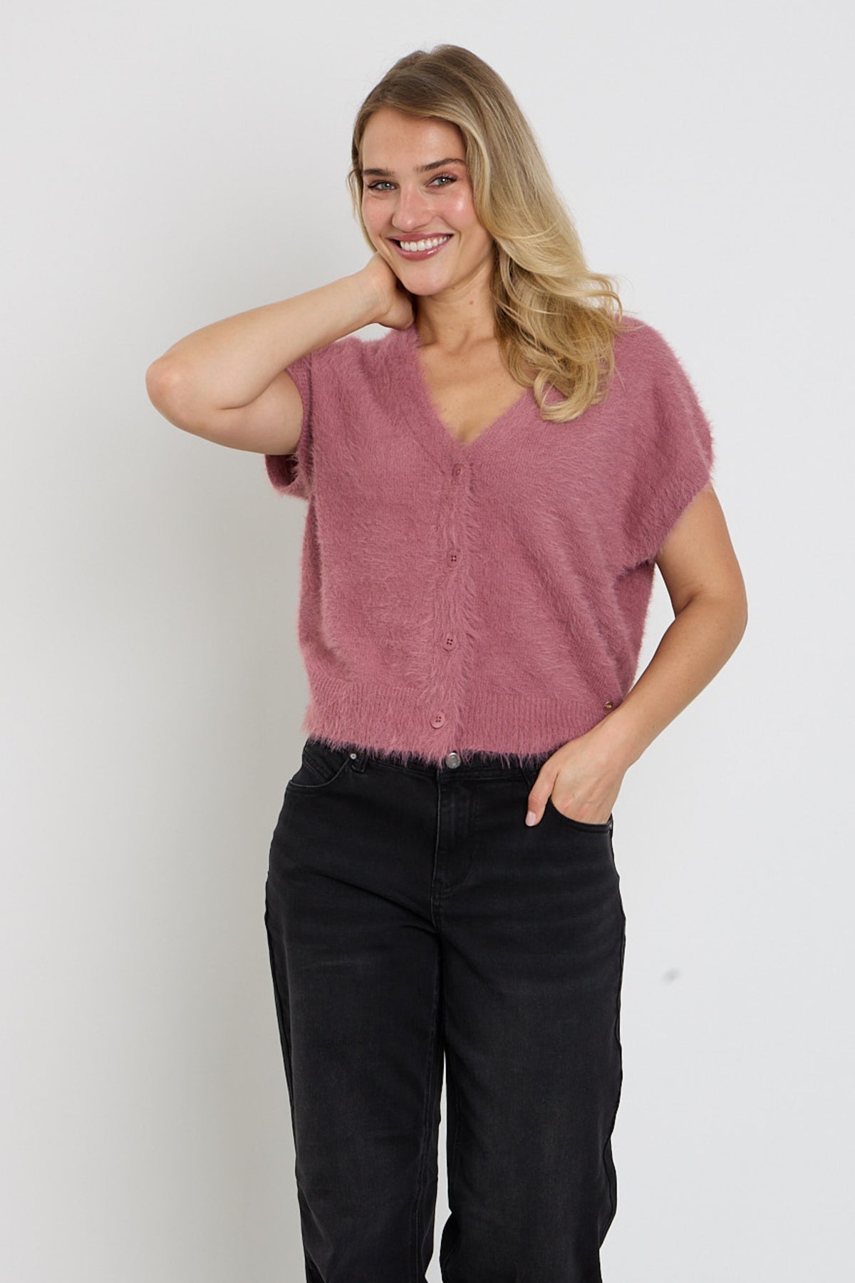 Lichtpaarse, mouwloze fuzzy top van Red Button met zachte textuur en comfortabele pasvorm, zichtbaar in de afbeelding.