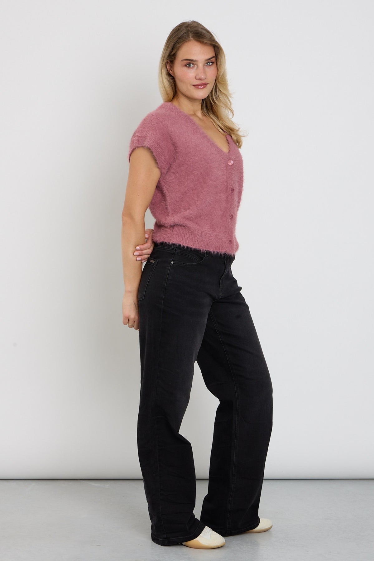 Zwarte used denim broek Colette van Red Button, rechte snit, met ceintuurlussen en klassieke denim details.