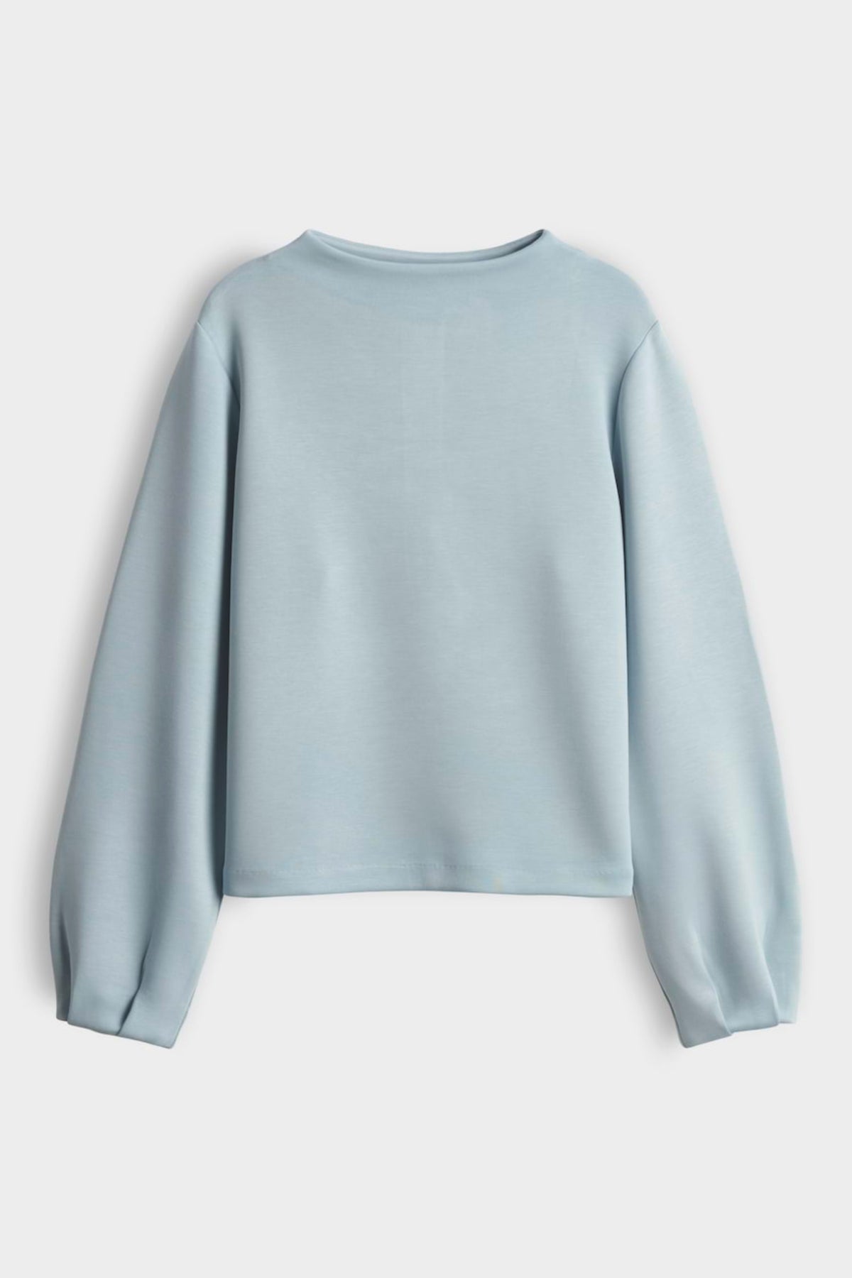 Donkerblauwe trui Gisinna van Opus met dusty aqua kleur, zachte stof en ronde hals, gedragen door een model.