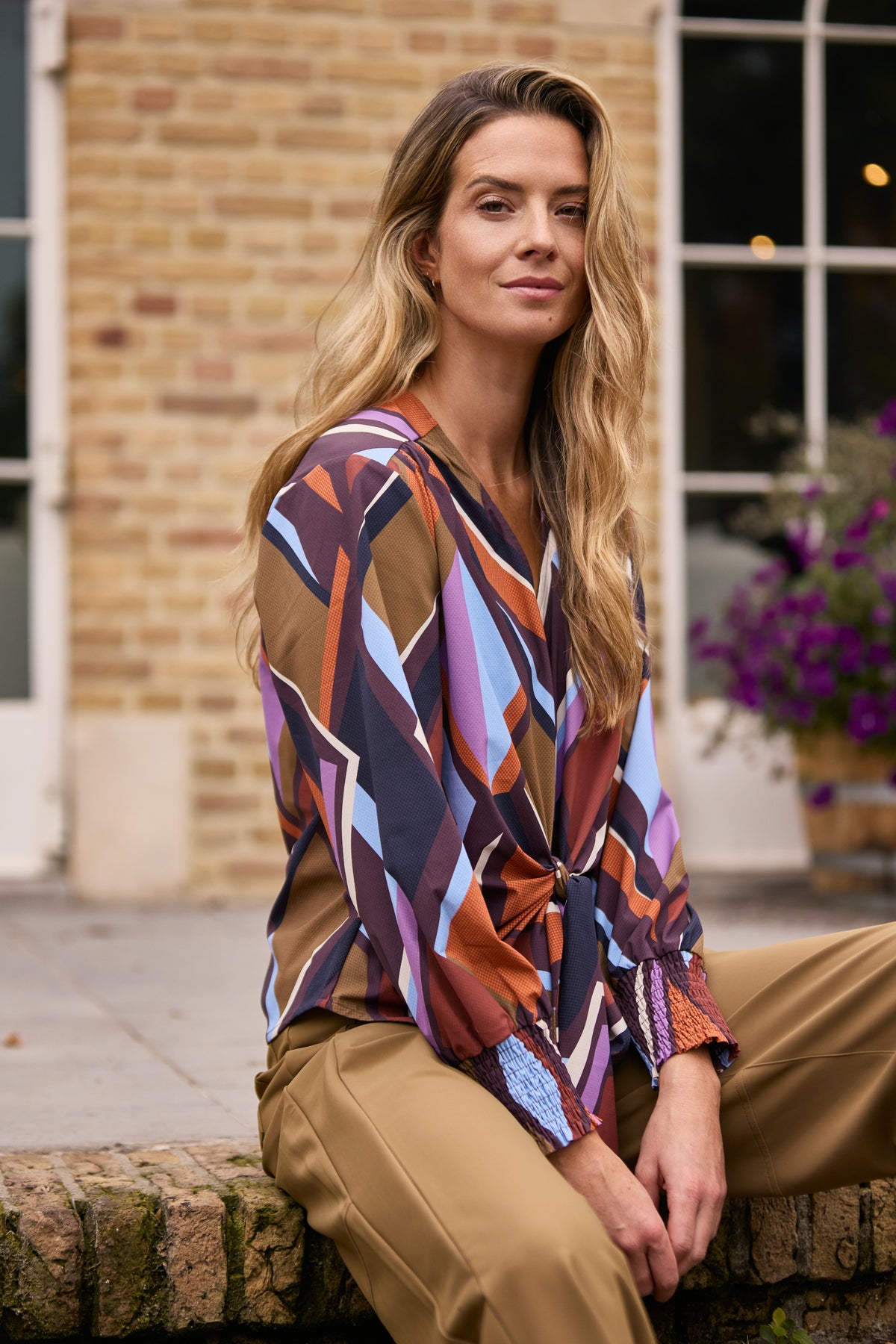 Mi Piace reistas met knoop en geometrisch patroon in meerdere kleuren, perfecte reisaccessoire.
