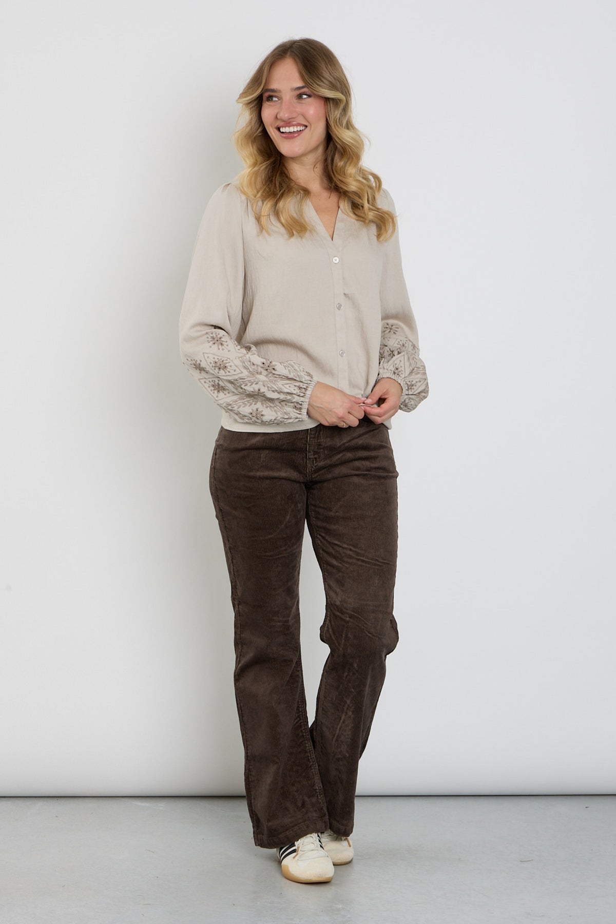 Lichte blauwe Corduroy Bibette broek van Red Button met ritssluiting en zakken, maat L32, geschikt voor casual draagstijl.