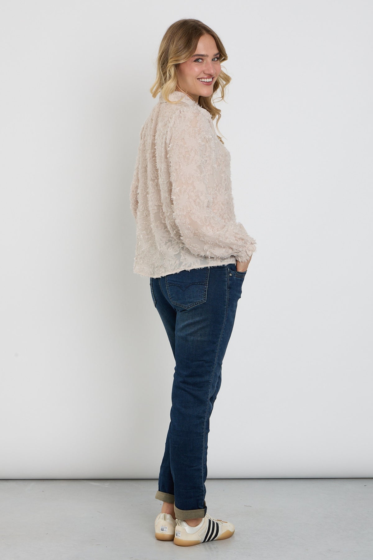 Grijze blauwe denim broek Tessy van Red Button, maat L31, met rechte snit en verstelbare taille.