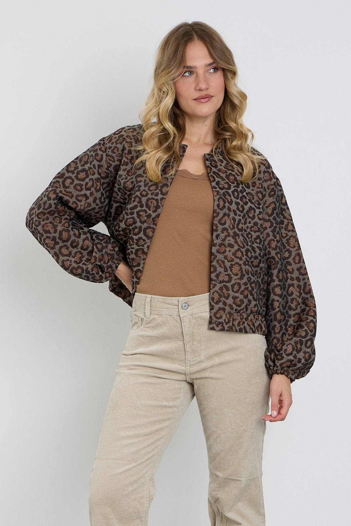 Grijze en bruine bomberjack met jacquard en lurex van Red Button, close-up van de gedetailleerde stof en textuur