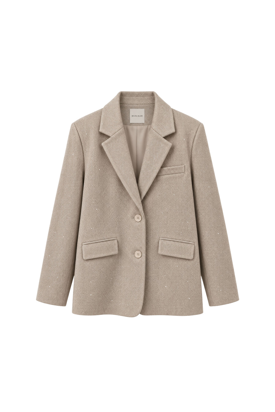 Blazer Esme van Bolina Island, lichtblauw met knopen en revers, gedragen door een model op een witte achtergrond.