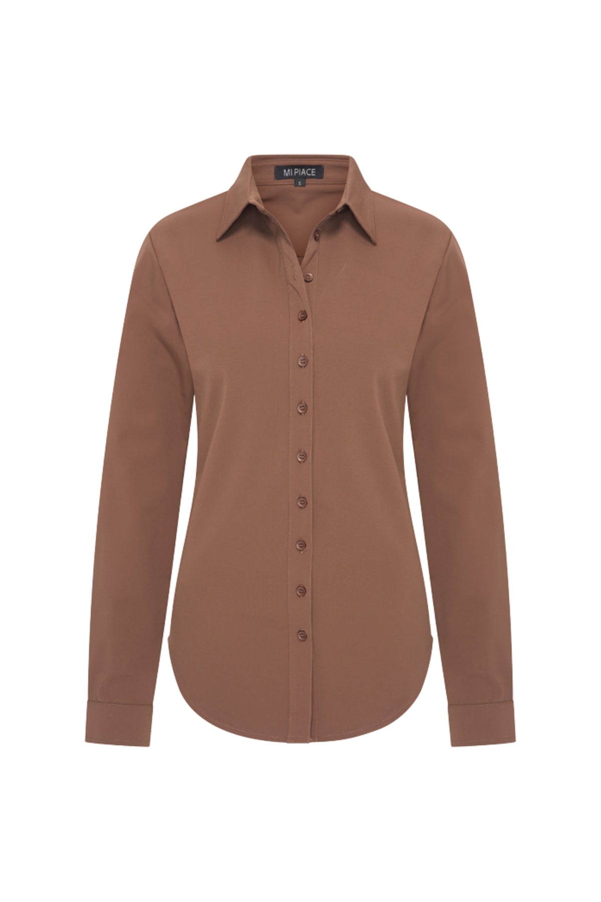 Mi Piace Travel blouse in chestnut kleur, visueel met vlotte snit en comfortabele stof, geschikt voor reizen en dagelijks gebruik.