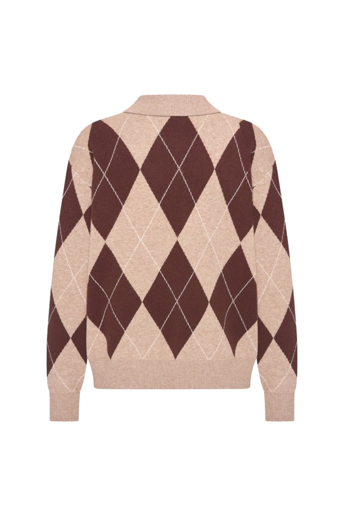 Donkere espressokleurige Argyle trui van Mi Piace met geribde kraag en patroon, gedragen door een model.