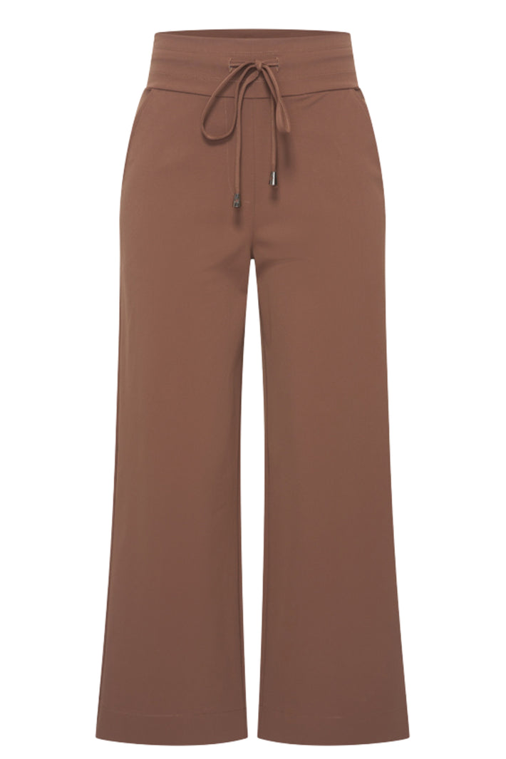 Dames heavy travel broek in kastanjebruin van Mi Piace, comfortabele pasvorm en duurzame stof, geschikt voor reizen en casual gebruik.