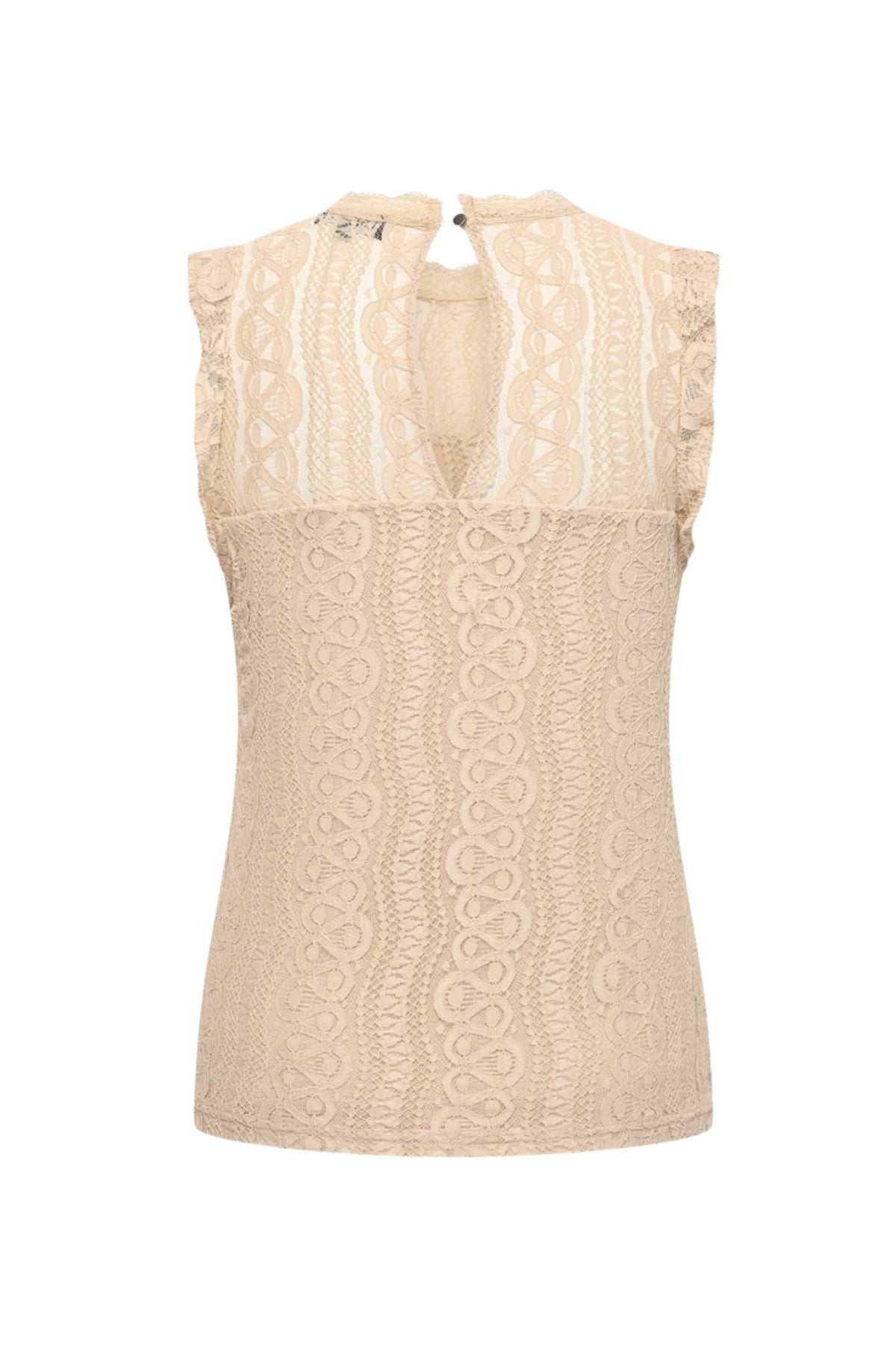 Mi Piace Travel Top Kant Sand, lichtgewicht top met kanten details, gedragen door een model, geschikt voor zomerse gelegenheden.